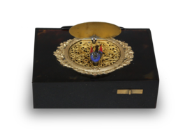 An antique tortoiseshell, silver and gilt metal singing bird box, by Raymy