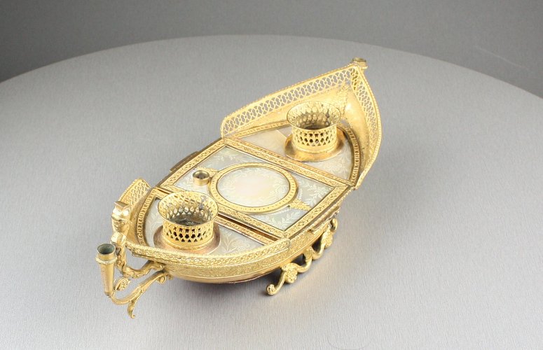 Palais Royal musical double inkwell, modeled as an early Venetian gondola