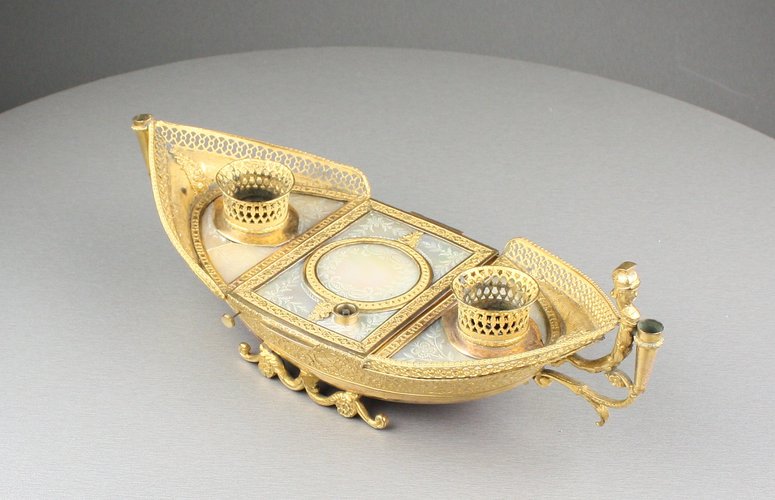 Palais Royal musical double inkwell, modeled as an early Venetian gondola