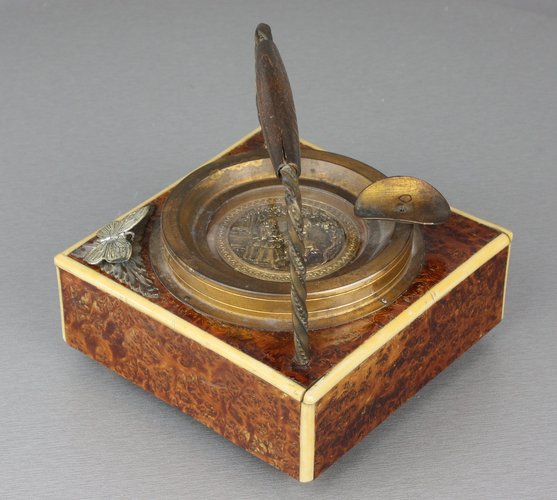 Vintage burr-yew and bone musical automaton ashtray, by Thorens