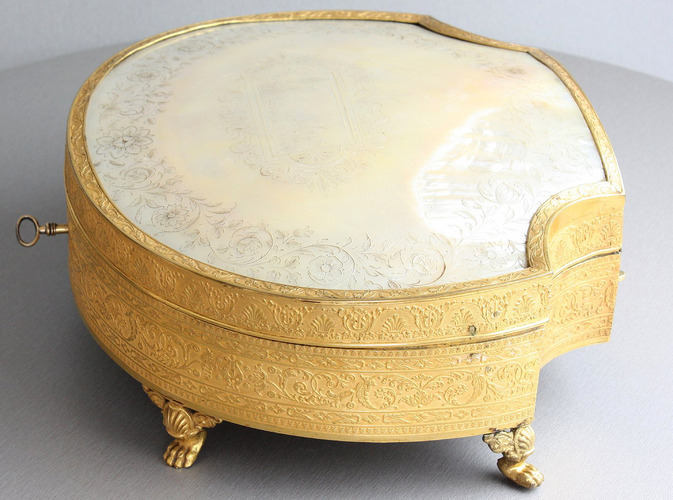 A highly desirable and fine antique gilt metal and silver-gilt Palais Royale musical necessaire