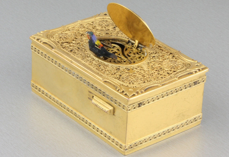 Vintage gilt metal and filigree panel singing bird box, by Karl Griesbaum