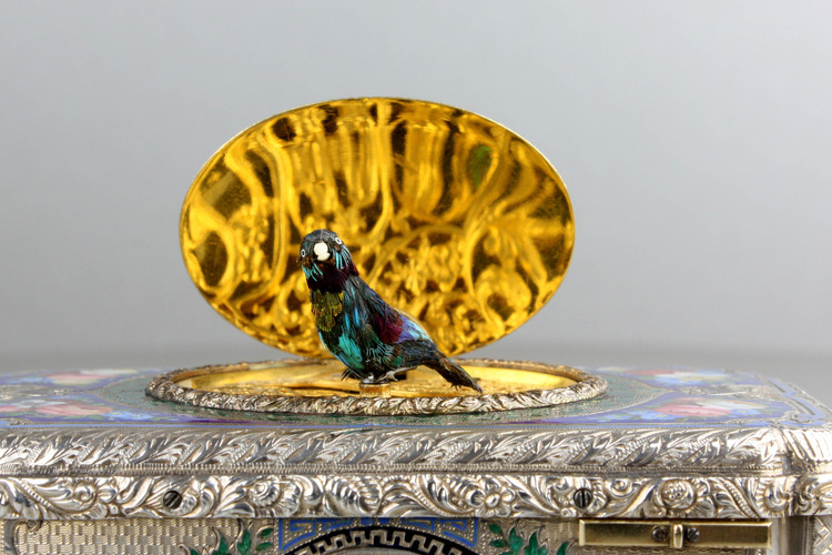 Antique silver-gilt, tri-tone enamel and pictorial enamel singing bird box, by Jacques Bruguier