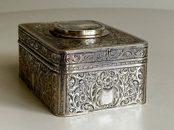 Engraved silver-gilt and painted ivorine pictorial study singing bird box,  Early-period Karl Griesbaum